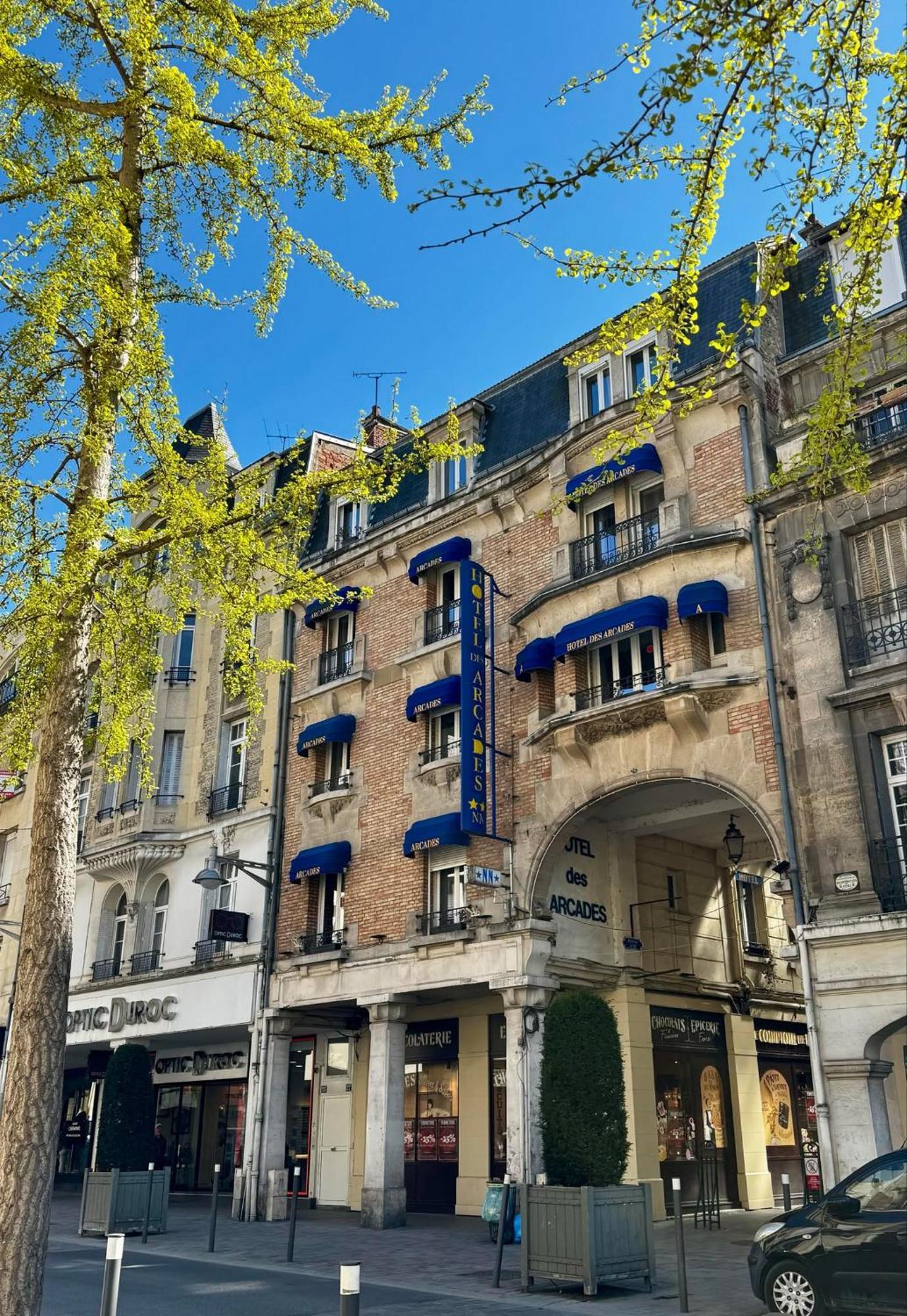 Hotel Des Arcades Reims Exterior foto